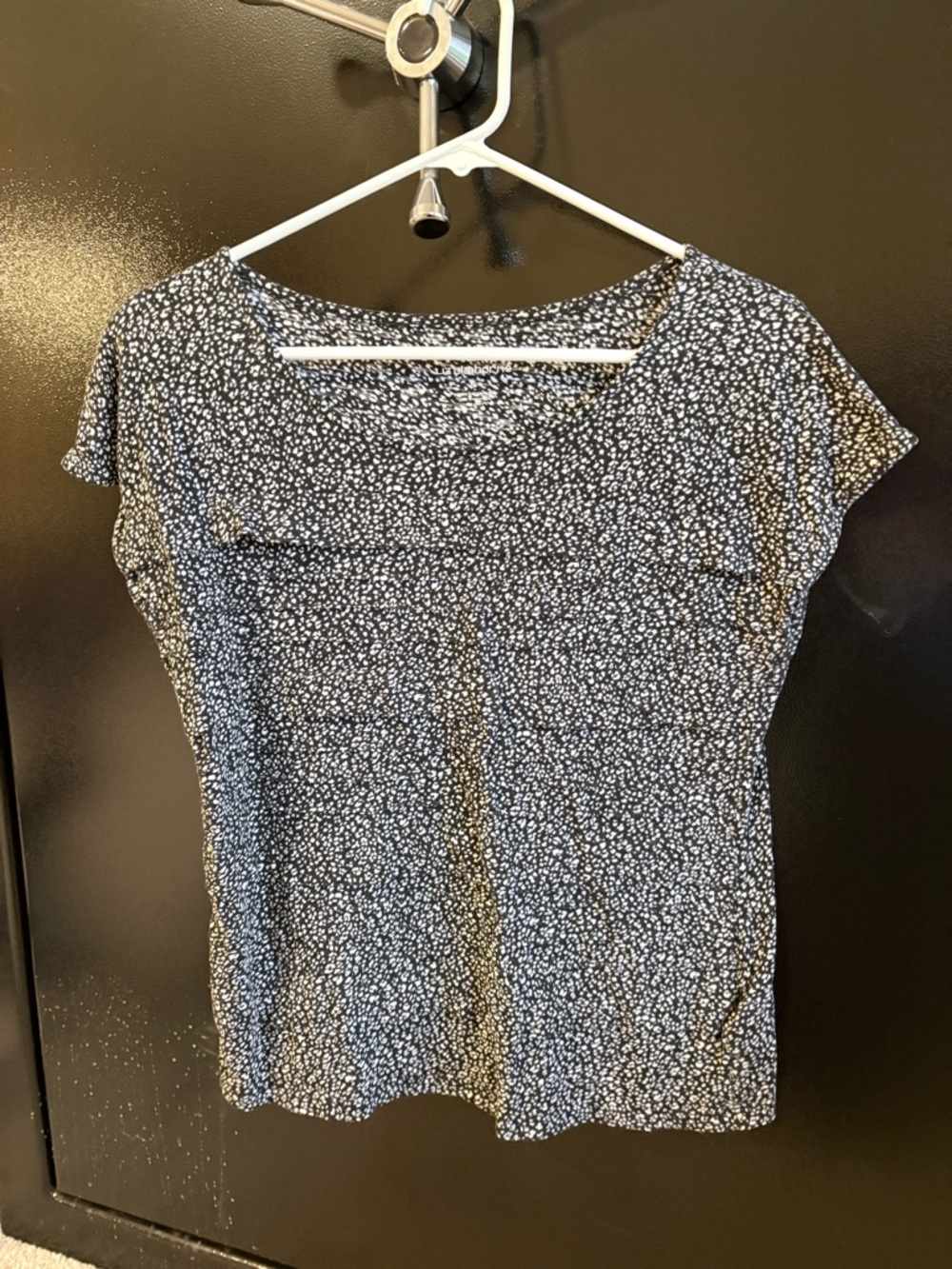 Liz Claiborne Black and White Ditsy Floral Short Sleeve Tee